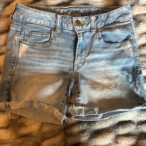American Eagle Light Wash Stretchy Shorts (6)